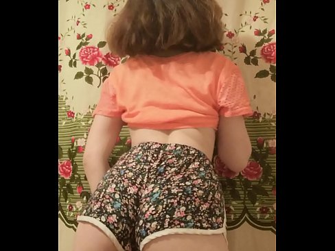 ❤️ سیکسی نوجوان بیب کیمرے پر اپنی شارٹس اتار رہی ہے۔ پر ur.kanalmoscow.ru ❌